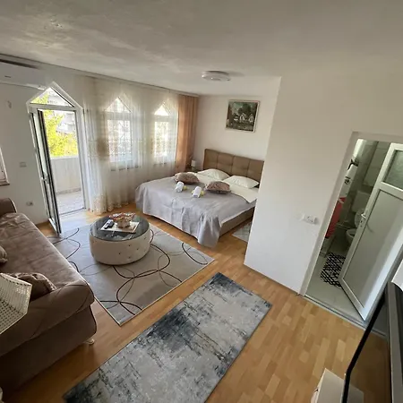 Prenociste Delija 020 * Sjenica